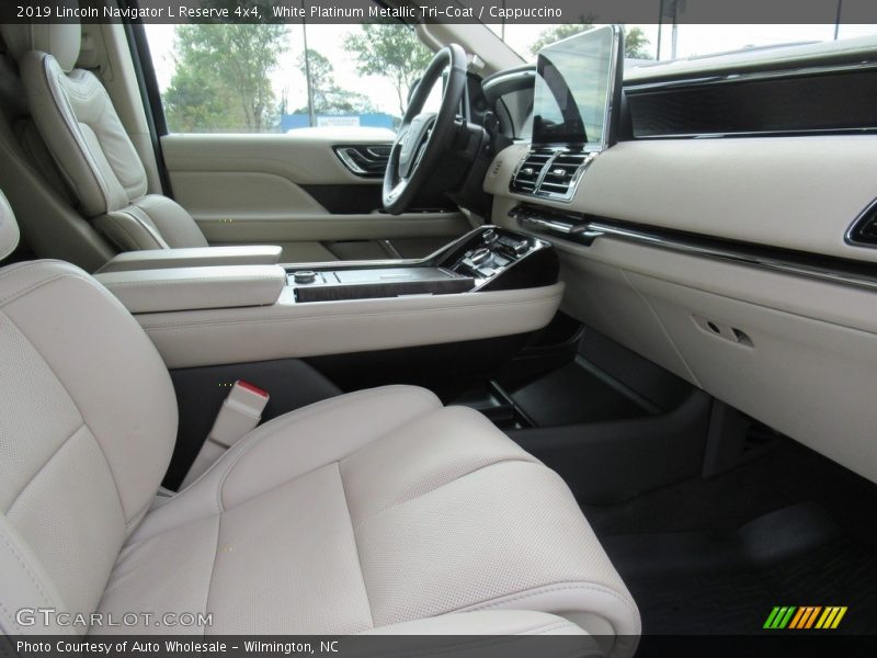 White Platinum Metallic Tri-Coat / Cappuccino 2019 Lincoln Navigator L Reserve 4x4