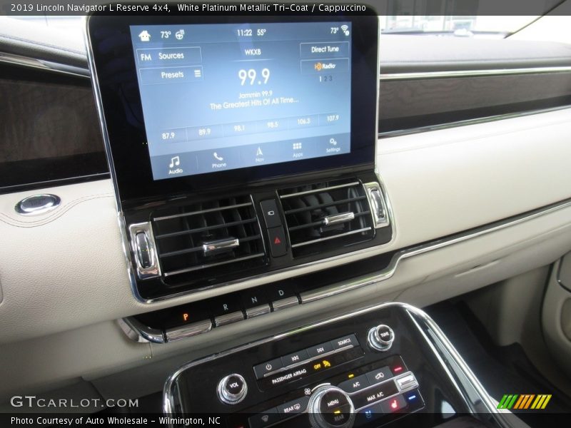White Platinum Metallic Tri-Coat / Cappuccino 2019 Lincoln Navigator L Reserve 4x4