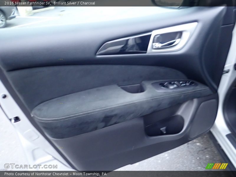 Brilliant Silver / Charcoal 2016 Nissan Pathfinder SV