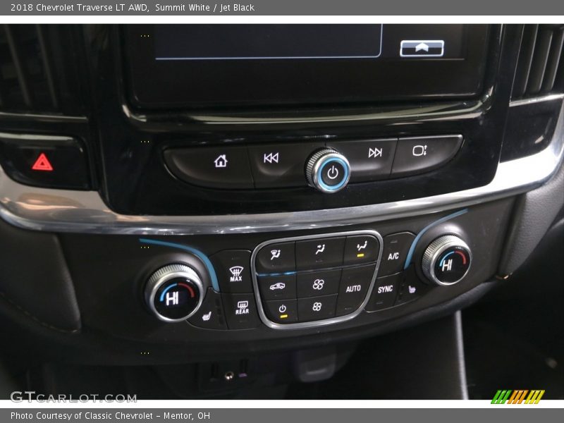 Summit White / Jet Black 2018 Chevrolet Traverse LT AWD