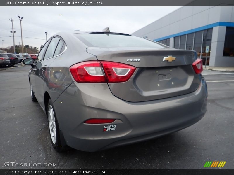 Pepperdust Metallic / Jet Black 2018 Chevrolet Cruze LT
