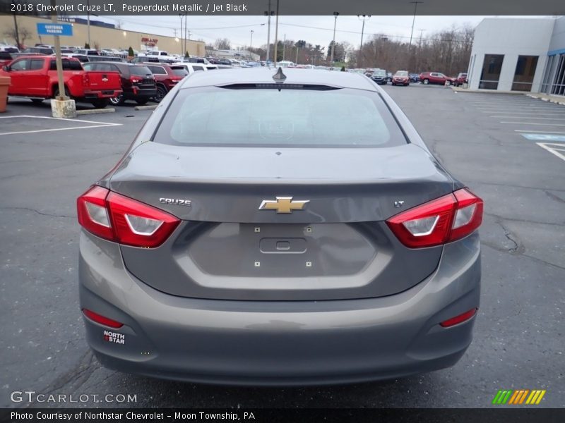 Pepperdust Metallic / Jet Black 2018 Chevrolet Cruze LT