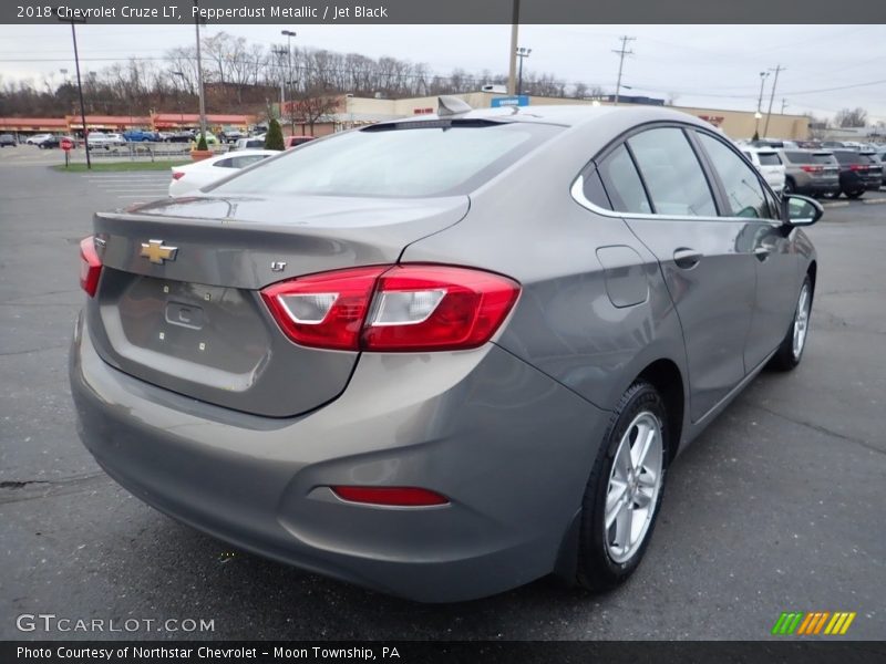 Pepperdust Metallic / Jet Black 2018 Chevrolet Cruze LT