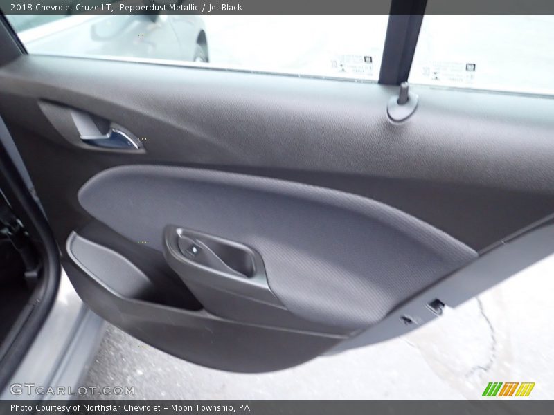 Pepperdust Metallic / Jet Black 2018 Chevrolet Cruze LT