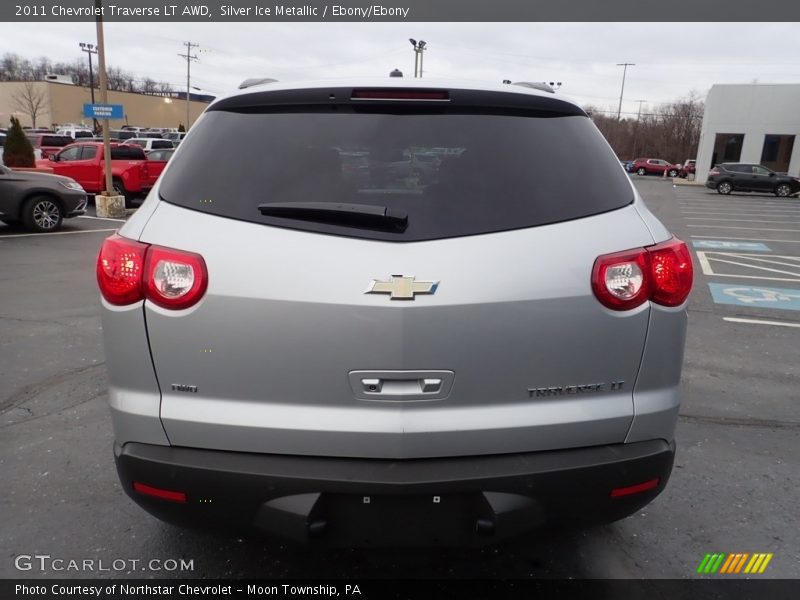 Silver Ice Metallic / Ebony/Ebony 2011 Chevrolet Traverse LT AWD