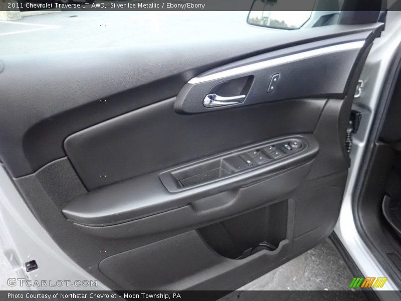 Silver Ice Metallic / Ebony/Ebony 2011 Chevrolet Traverse LT AWD