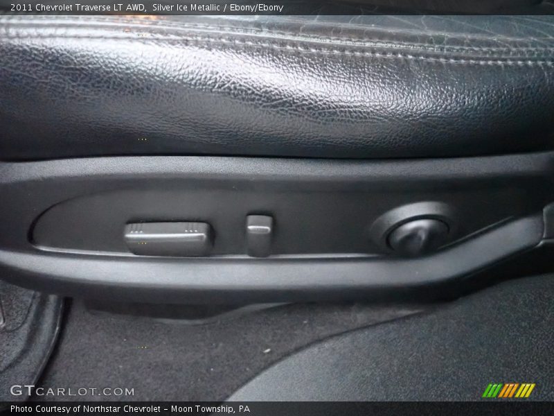 Silver Ice Metallic / Ebony/Ebony 2011 Chevrolet Traverse LT AWD