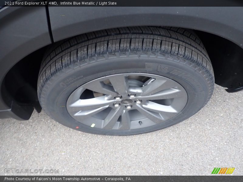 Infinite Blue Metallic / Light Slate 2021 Ford Explorer XLT 4WD