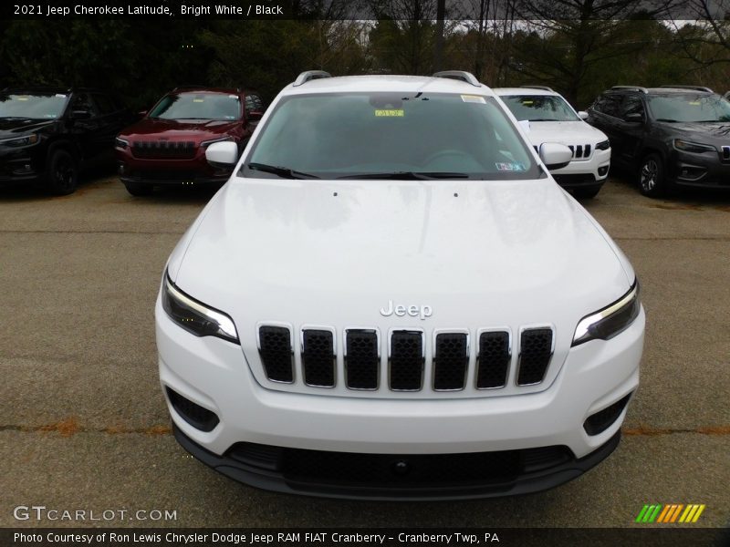 Bright White / Black 2021 Jeep Cherokee Latitude