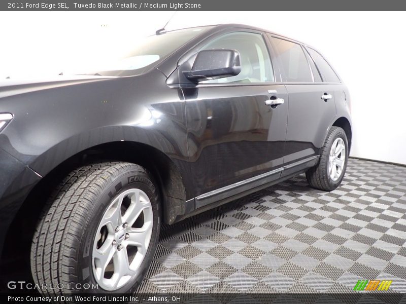 Tuxedo Black Metallic / Medium Light Stone 2011 Ford Edge SEL