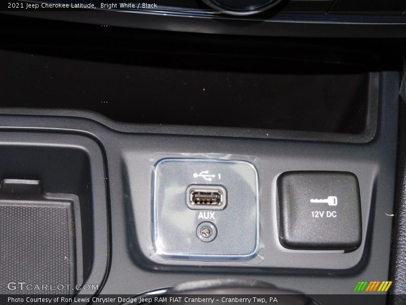Bright White / Black 2021 Jeep Cherokee Latitude