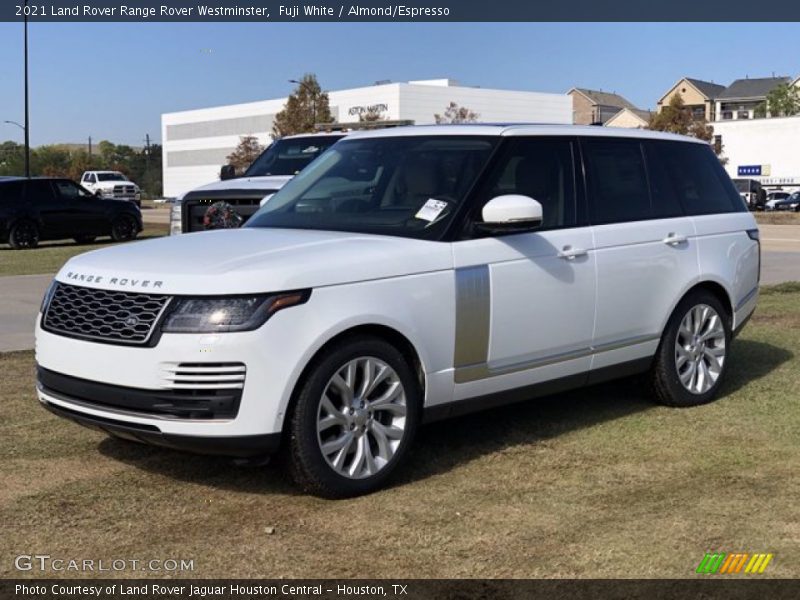 Front 3/4 View of 2021 Range Rover Westminster