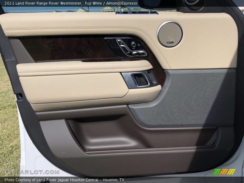 Fuji White / Almond/Espresso 2021 Land Rover Range Rover Westminster