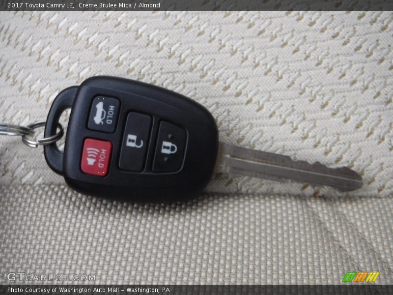 Creme Brulee Mica / Almond 2017 Toyota Camry LE