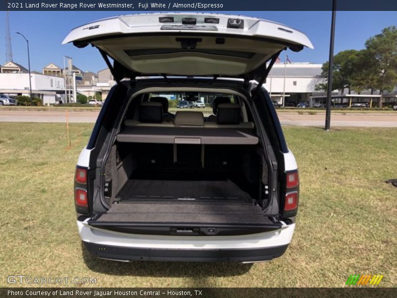 Fuji White / Almond/Espresso 2021 Land Rover Range Rover Westminster