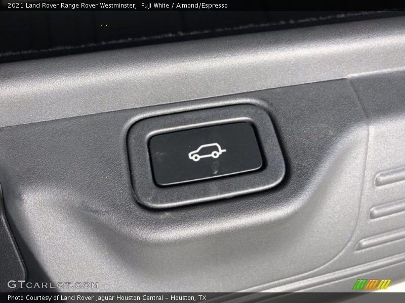 Fuji White / Almond/Espresso 2021 Land Rover Range Rover Westminster