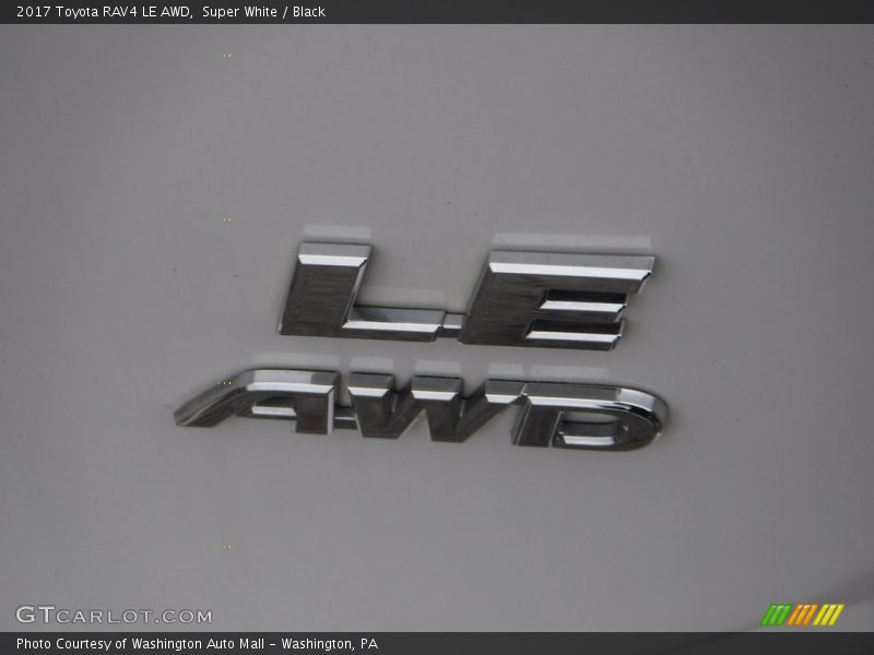 Super White / Black 2017 Toyota RAV4 LE AWD