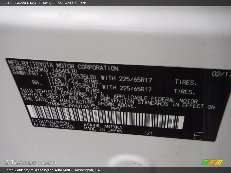 Super White / Black 2017 Toyota RAV4 LE AWD