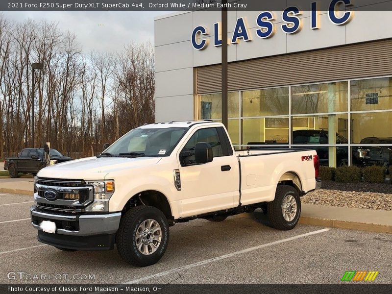 Oxford White / Medium Earth Gray 2021 Ford F250 Super Duty XLT SuperCab 4x4