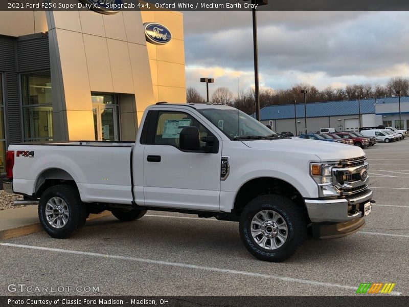 Front 3/4 View of 2021 F250 Super Duty XLT SuperCab 4x4