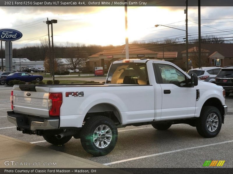 Oxford White / Medium Earth Gray 2021 Ford F250 Super Duty XLT SuperCab 4x4