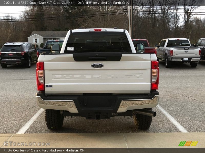 Oxford White / Medium Earth Gray 2021 Ford F250 Super Duty XLT SuperCab 4x4