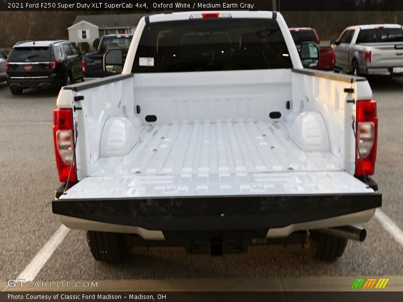 Oxford White / Medium Earth Gray 2021 Ford F250 Super Duty XLT SuperCab 4x4