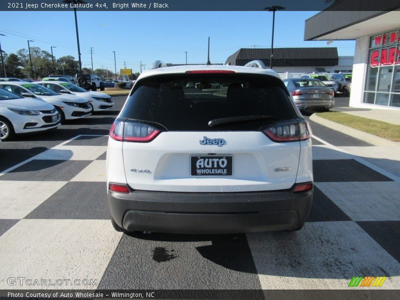 Bright White / Black 2021 Jeep Cherokee Latitude 4x4