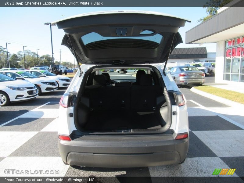 Bright White / Black 2021 Jeep Cherokee Latitude 4x4