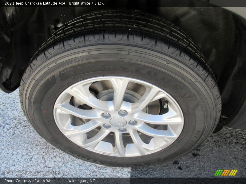 Bright White / Black 2021 Jeep Cherokee Latitude 4x4