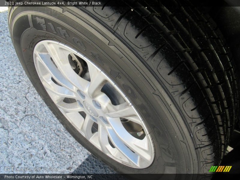 Bright White / Black 2021 Jeep Cherokee Latitude 4x4