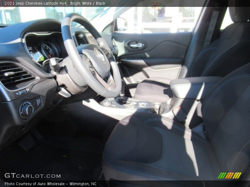 Bright White / Black 2021 Jeep Cherokee Latitude 4x4