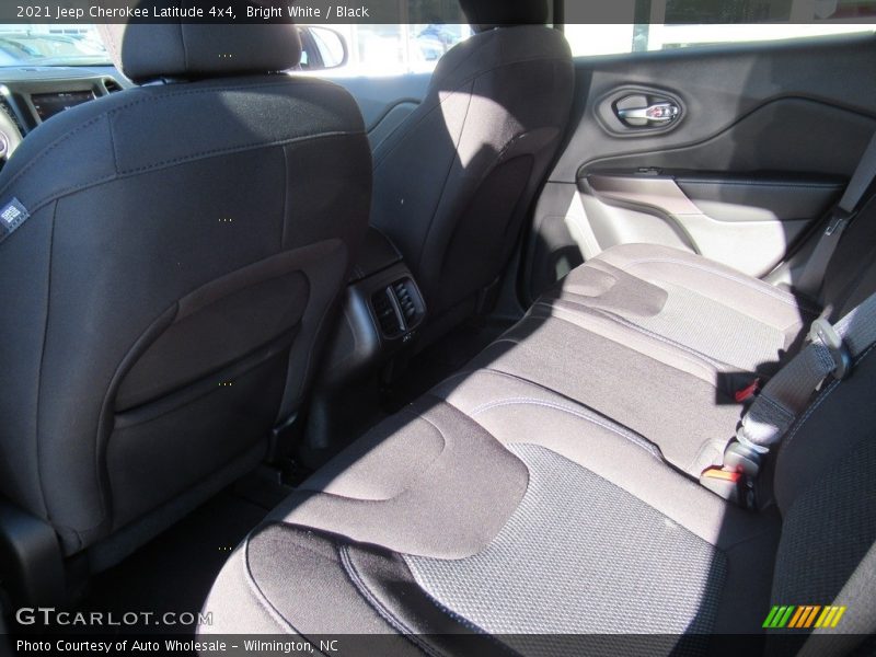 Bright White / Black 2021 Jeep Cherokee Latitude 4x4