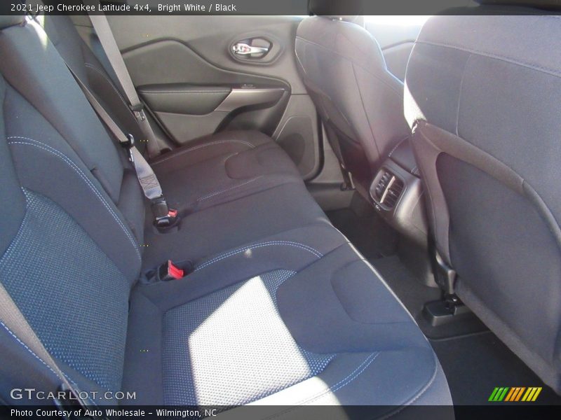 Bright White / Black 2021 Jeep Cherokee Latitude 4x4