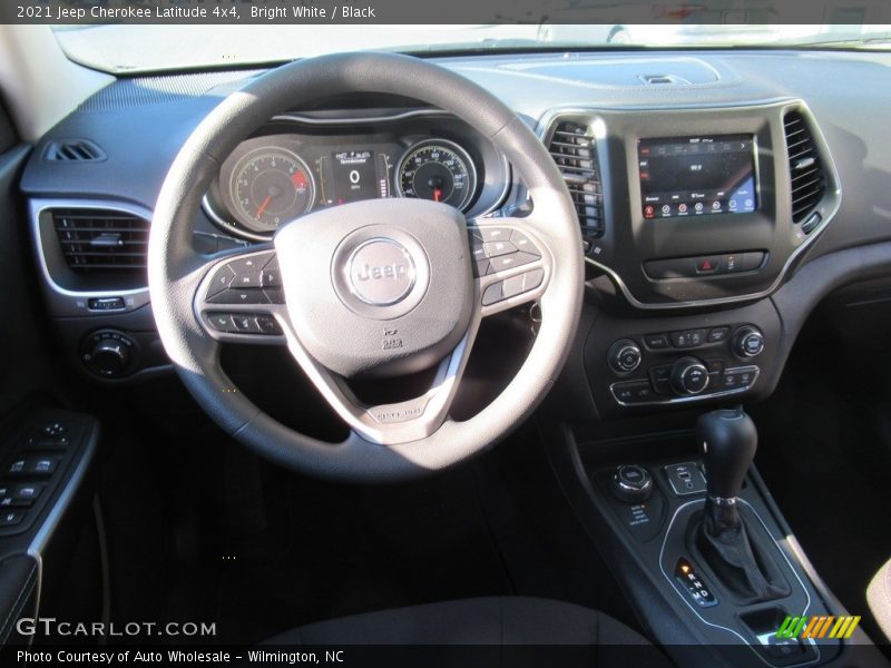 Bright White / Black 2021 Jeep Cherokee Latitude 4x4