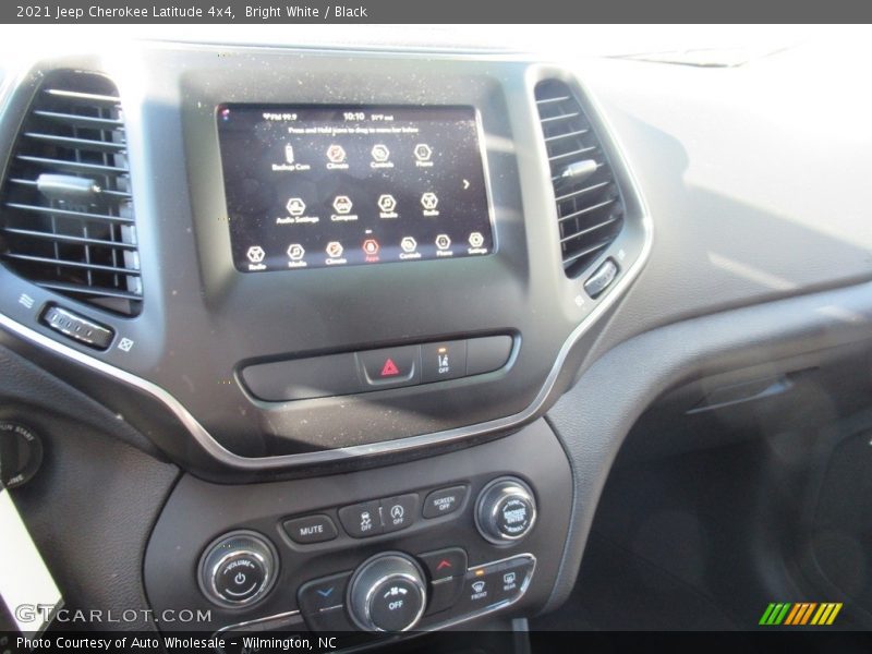 Bright White / Black 2021 Jeep Cherokee Latitude 4x4