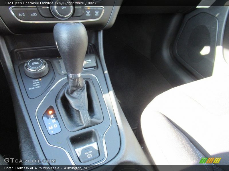 Bright White / Black 2021 Jeep Cherokee Latitude 4x4