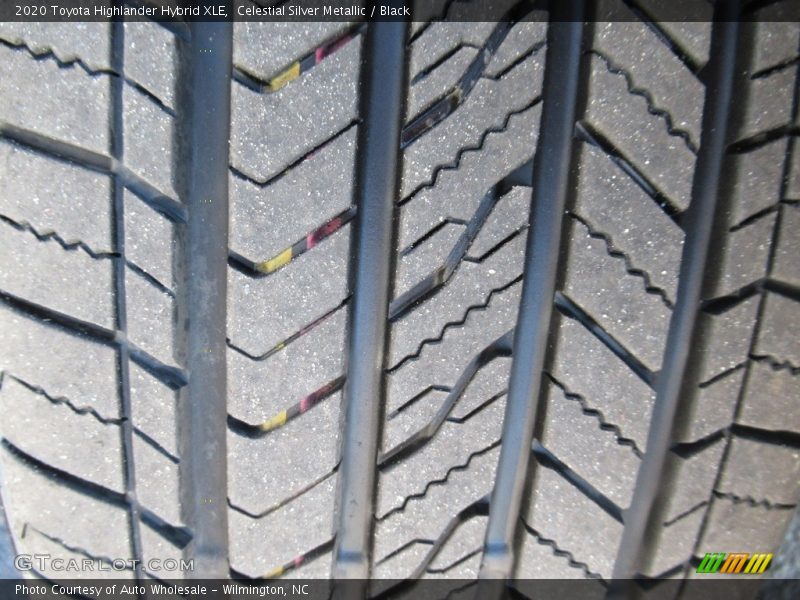 Celestial Silver Metallic / Black 2020 Toyota Highlander Hybrid XLE