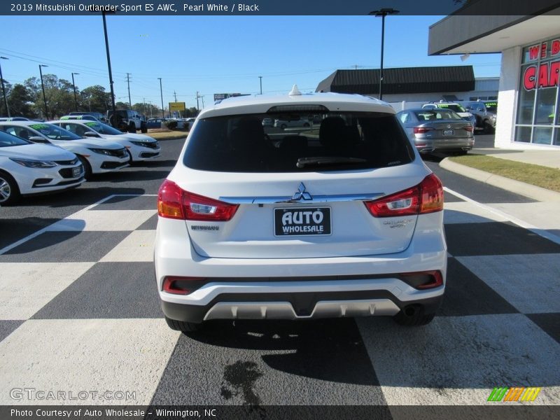 Pearl White / Black 2019 Mitsubishi Outlander Sport ES AWC