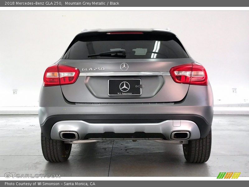 Mountain Grey Metallic / Black 2018 Mercedes-Benz GLA 250