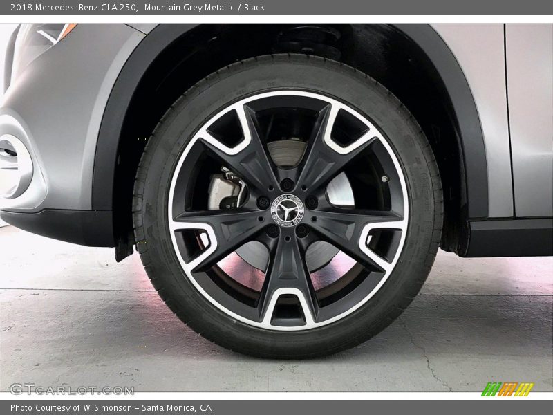 Mountain Grey Metallic / Black 2018 Mercedes-Benz GLA 250