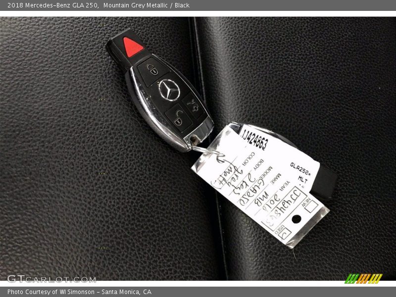Mountain Grey Metallic / Black 2018 Mercedes-Benz GLA 250