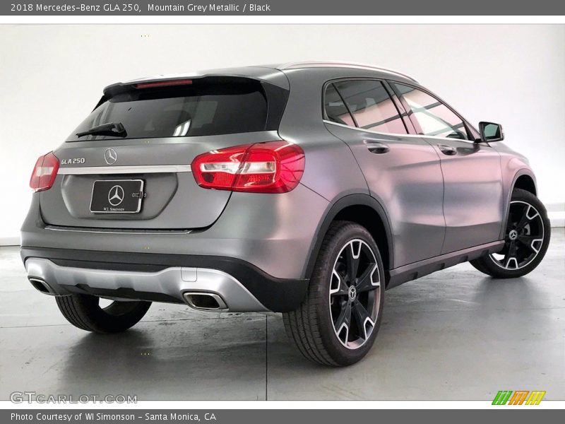 Mountain Grey Metallic / Black 2018 Mercedes-Benz GLA 250