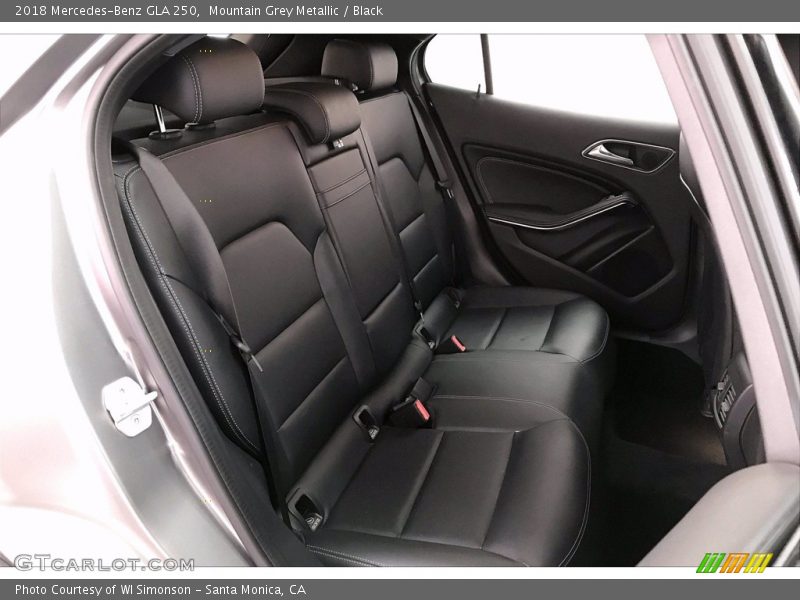 Mountain Grey Metallic / Black 2018 Mercedes-Benz GLA 250