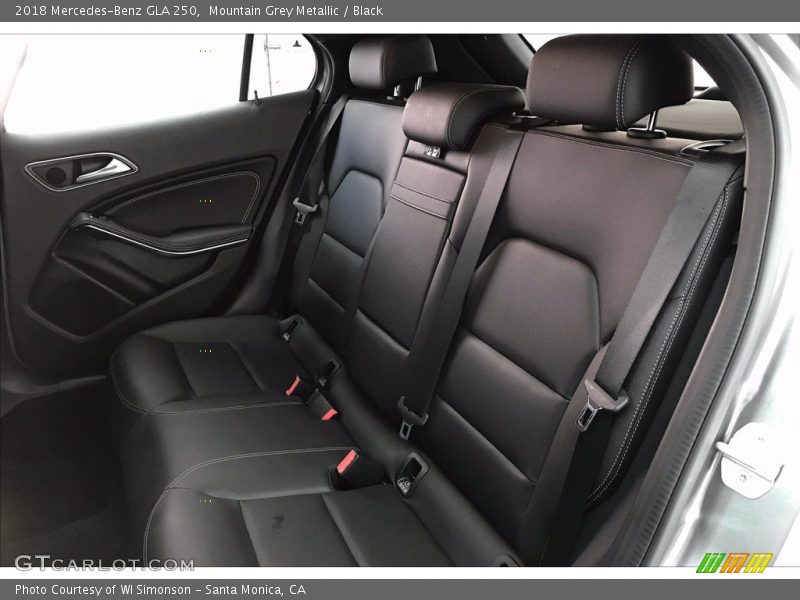 Mountain Grey Metallic / Black 2018 Mercedes-Benz GLA 250