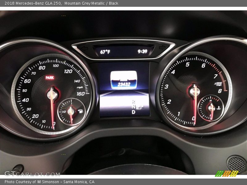 Mountain Grey Metallic / Black 2018 Mercedes-Benz GLA 250