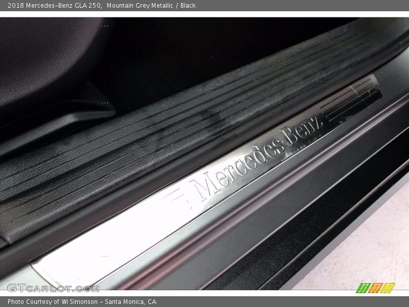 Mountain Grey Metallic / Black 2018 Mercedes-Benz GLA 250
