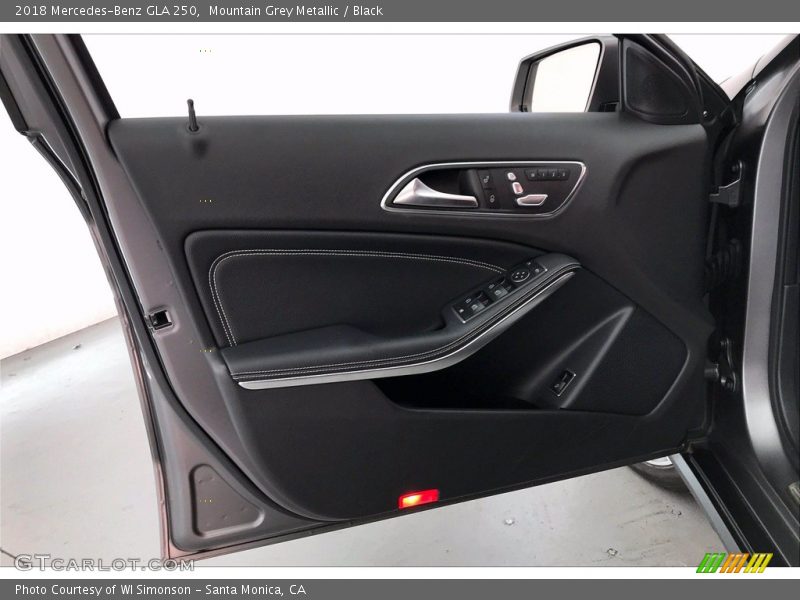 Mountain Grey Metallic / Black 2018 Mercedes-Benz GLA 250