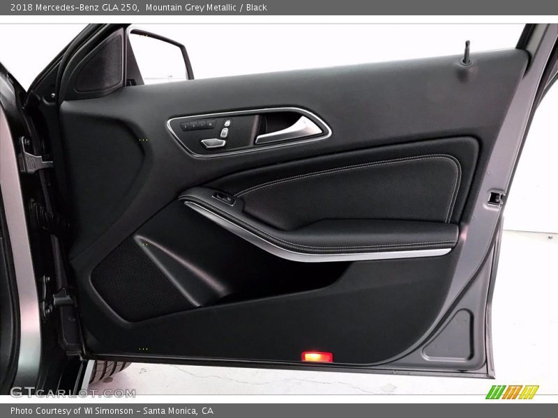 Mountain Grey Metallic / Black 2018 Mercedes-Benz GLA 250