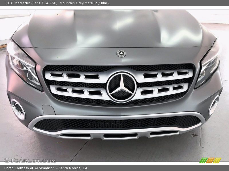 Mountain Grey Metallic / Black 2018 Mercedes-Benz GLA 250